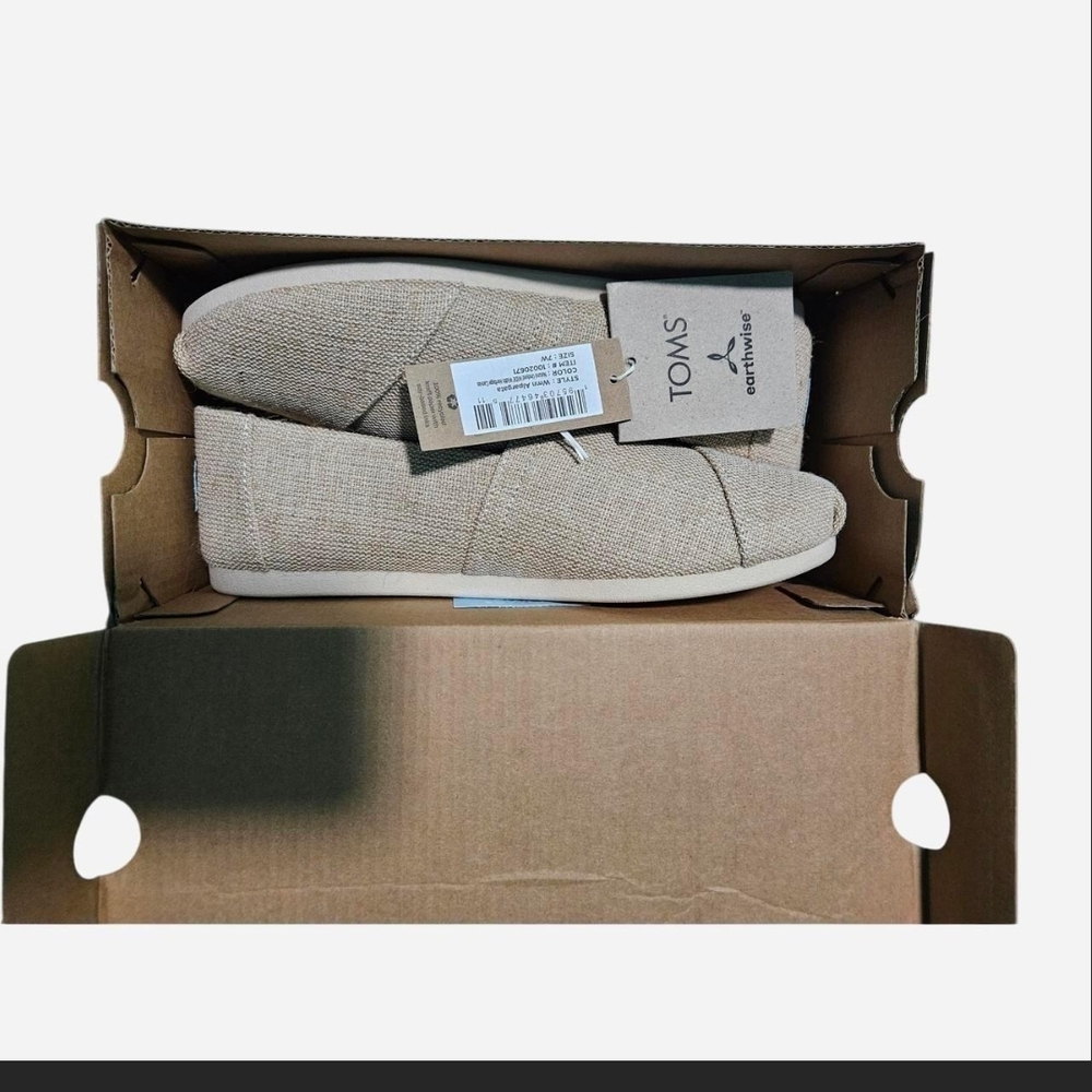 TOMS Womens 7 WIDE Beige Slip-On Loafers
